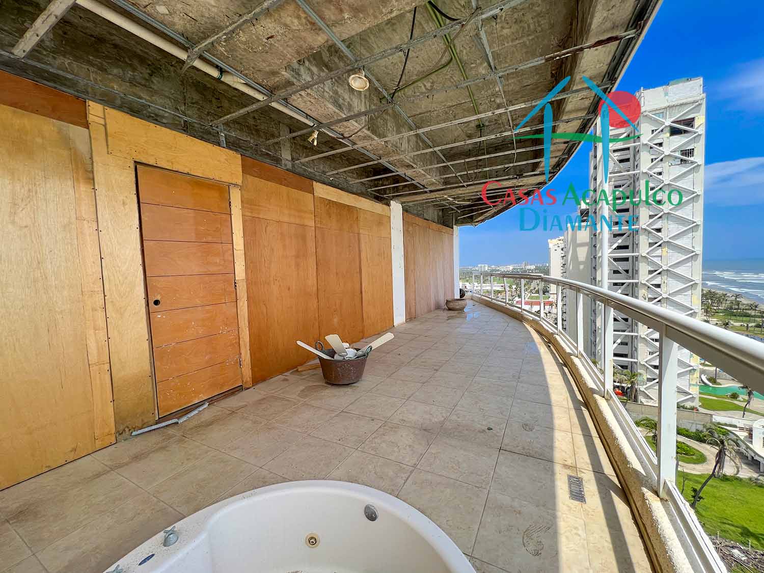 Galápagos 1001 - Terraza después de Otis 3